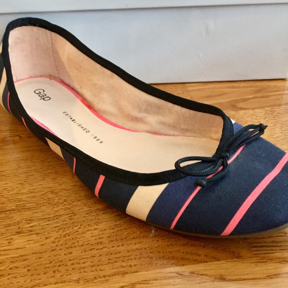 SOLD GAP ballet flats 8.5